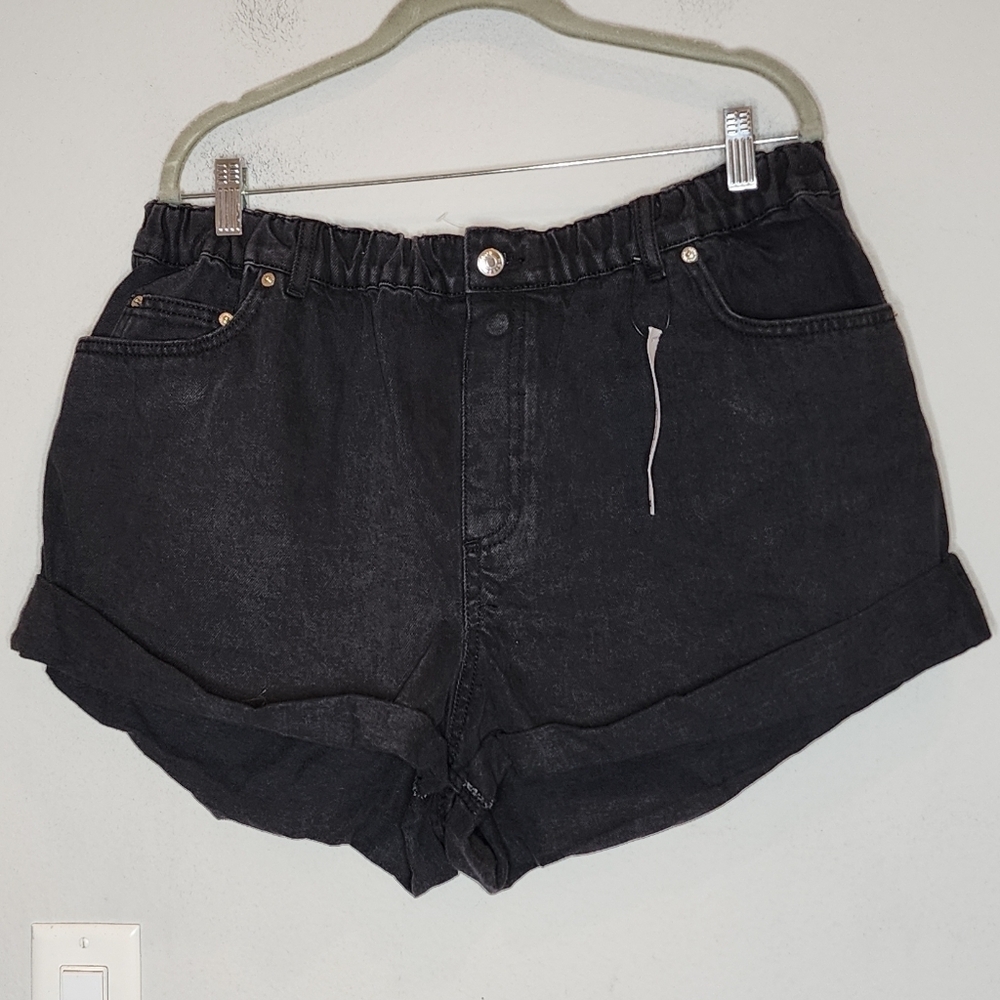 NWT ASOS Black Pull On Stretch Denim Cuffed Jeans Shorts Women's Size 16